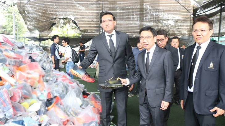 จับรองเท้าปลอม-2