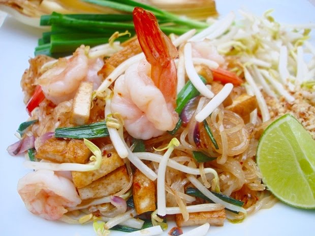 ผัดไทยกุ้งสดใส่ไข่