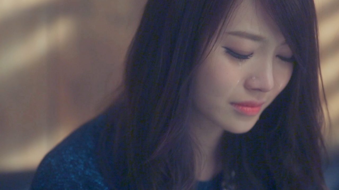 I-miss-you-sad-and-lonely-crying-girl
