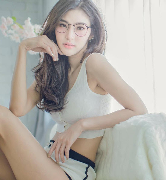 เน็ตไอดอลสาว
