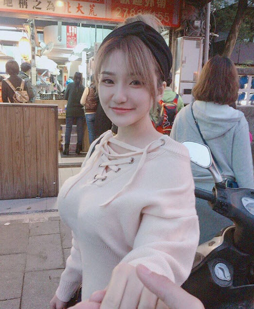 เน็ตไอดอลสาว