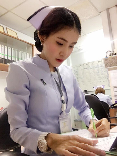 สาวพยาบาล-3