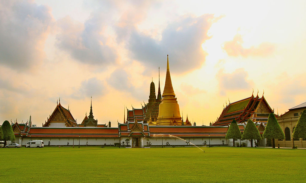 1024px-Temple_of_the_Emerald_Buddha_2012