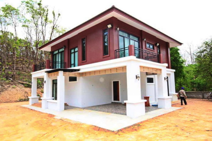 4-bedroom-contemporary-house-with-country-atmosphere-banraks-6-696x464