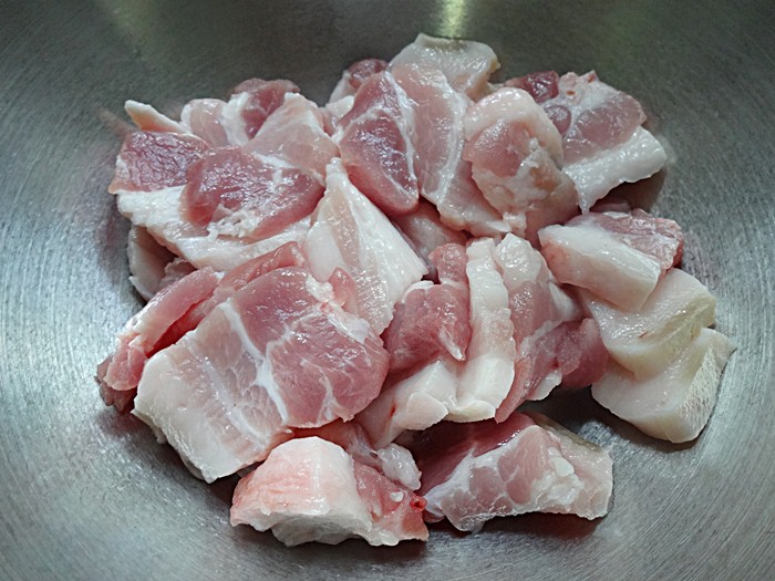 หมูสามชั้นหั่นชิ้นใหญ่