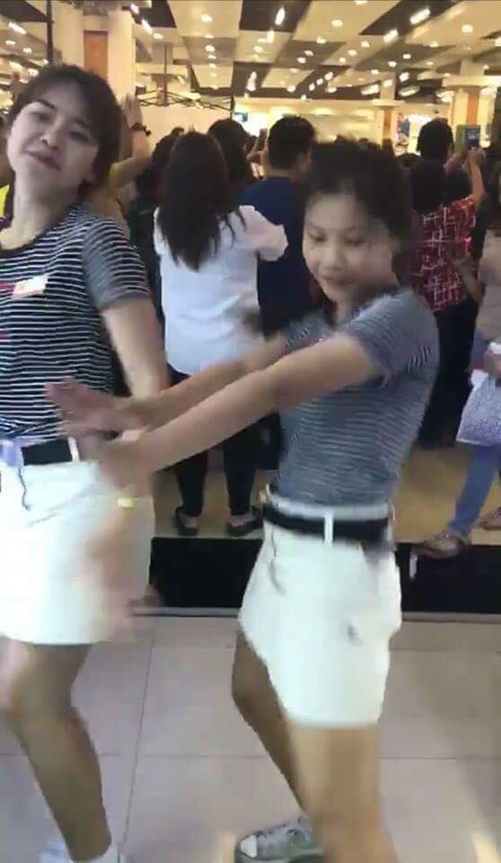 สาวพนักงานสเวนเซ่นเต้น-3