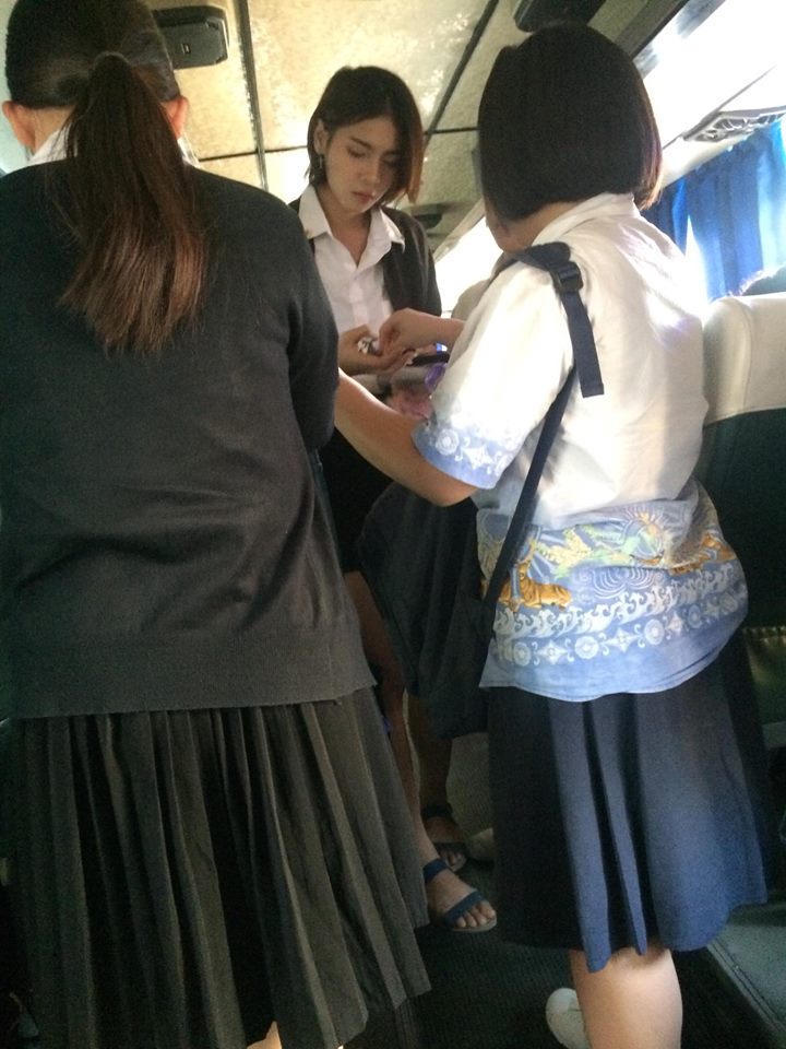 กระเป๋ารถเมล์สวย-2
