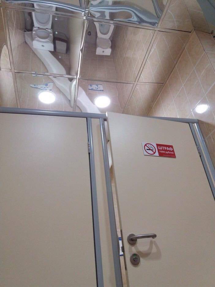 ไอเดียห้องน้ำ โปร่งใส ตรวจสอบได้ว่ามีคนรอเข้าคิวหน้าห้องน้ำมั้ย