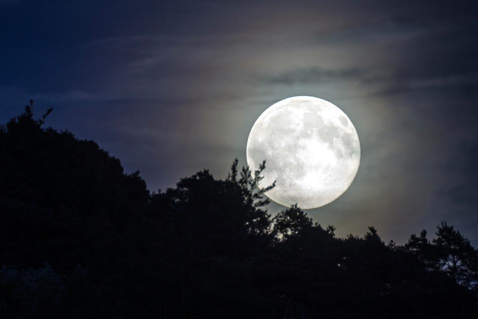 https___blogs-images.forbes.com_startswithabang_files_2017_03_full-moon-1775765_960_720
